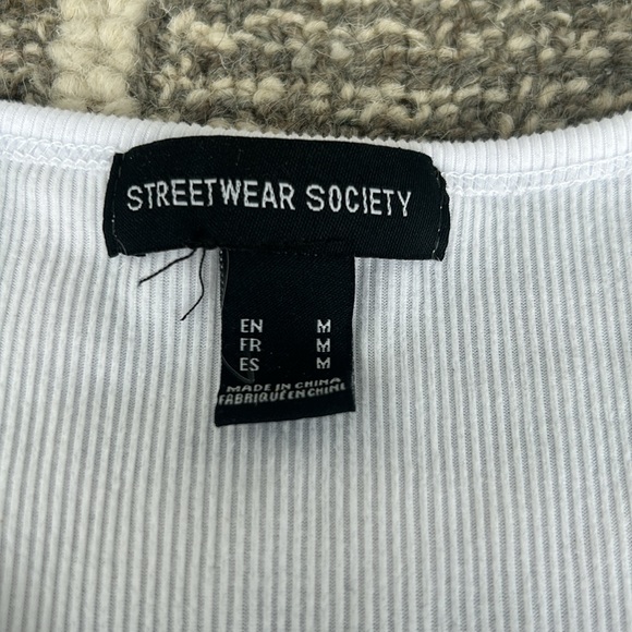 White top for sale (never worn) - Picture 2 of 3